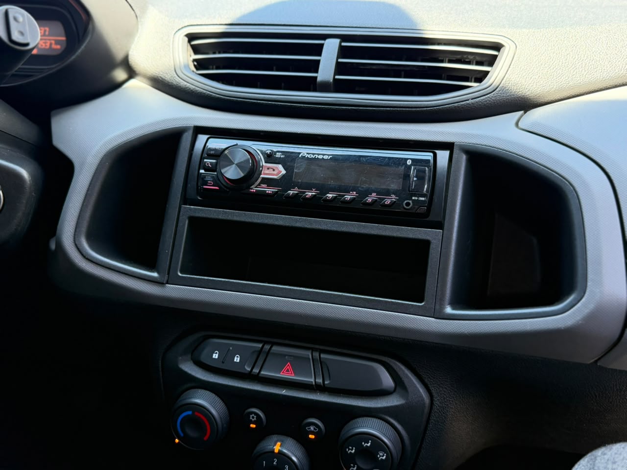 Onix JOY Hatch 1.0 8V Flex Mec. 4P